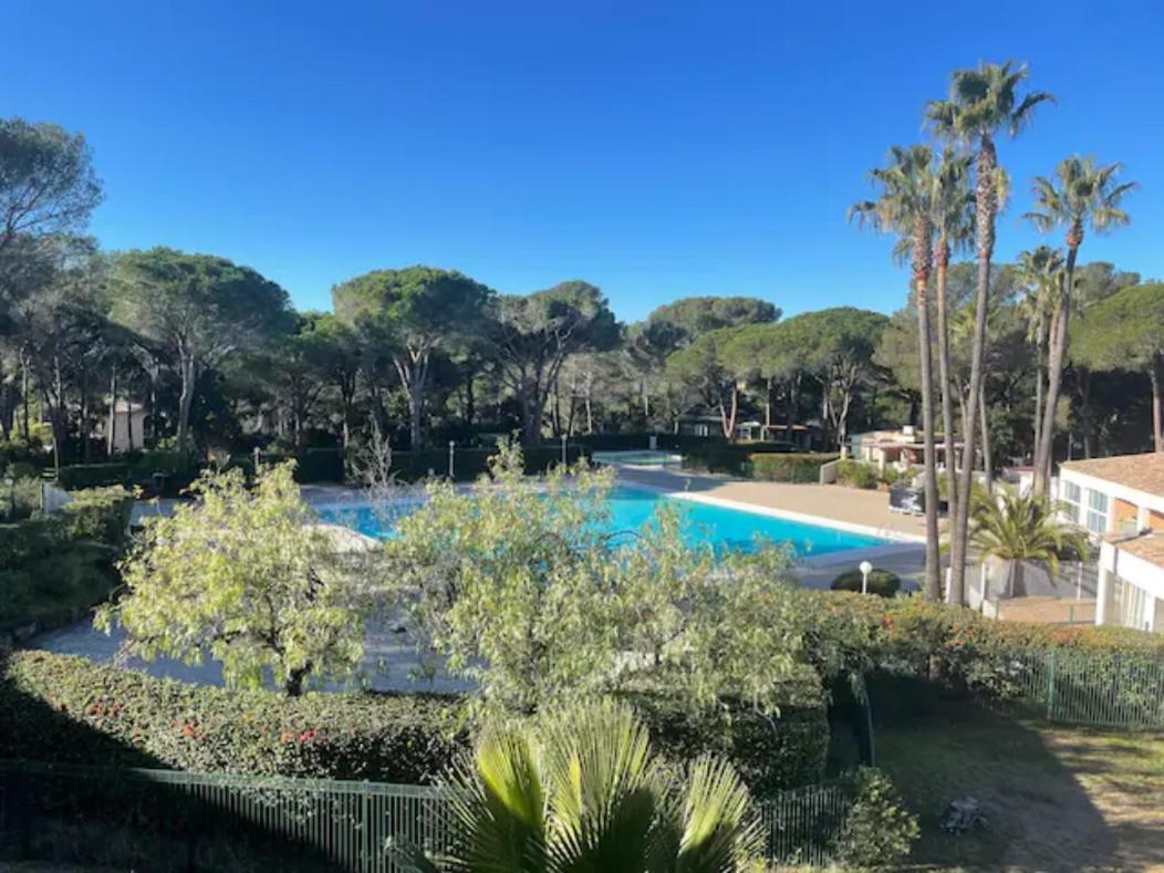 Bel Appartement Vue Sur Piscine 1 Chambre Fermee Et 1 Espace Cabine Saint-Raphael (Var) Exterior photo