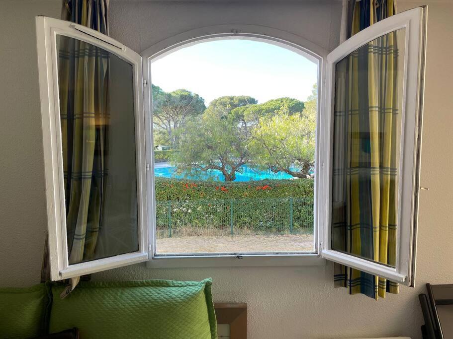 Bel Appartement Vue Sur Piscine 1 Chambre Fermee Et 1 Espace Cabine Saint-Raphael (Var) Exterior photo