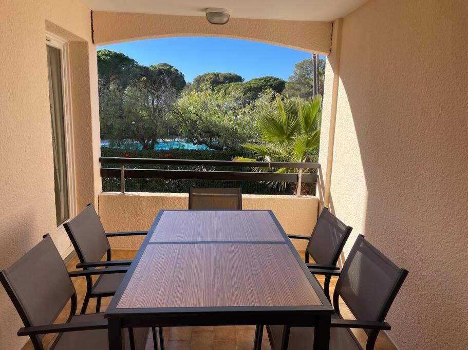 Bel Appartement Vue Sur Piscine 1 Chambre Fermee Et 1 Espace Cabine Saint-Raphael (Var) Exterior photo