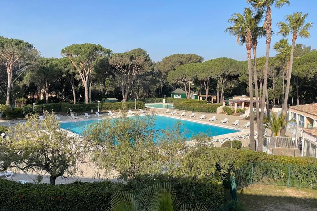 Bel Appartement Vue Sur Piscine 1 Chambre Fermee Et 1 Espace Cabine Saint-Raphael (Var) Exterior photo